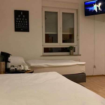 City Studio Am Hauptbahnhof Apartamento Heilbronn Exterior foto